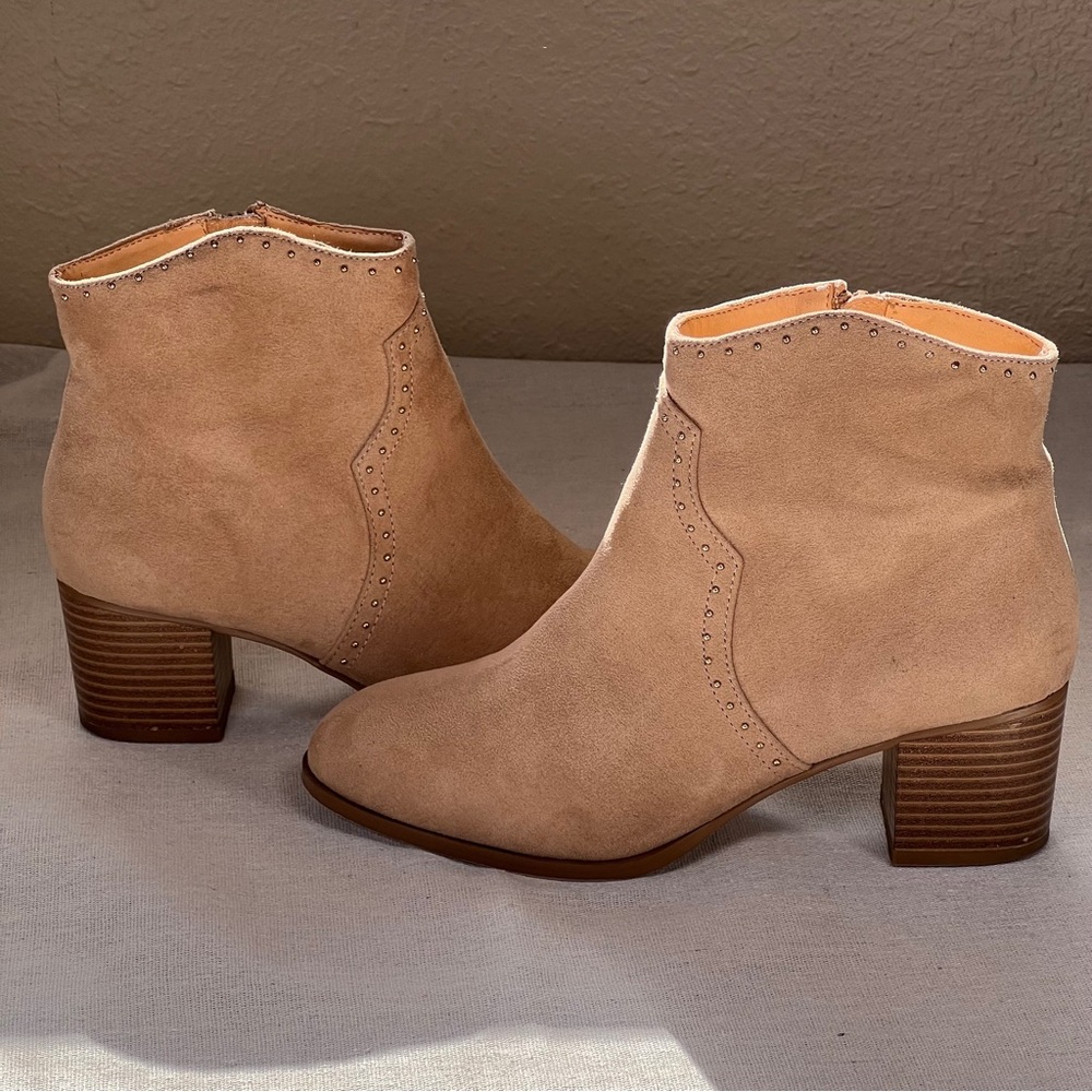LOFT Tan Faux Suede Ankle Boots - Size 7